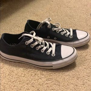 Black converse women’s size 7